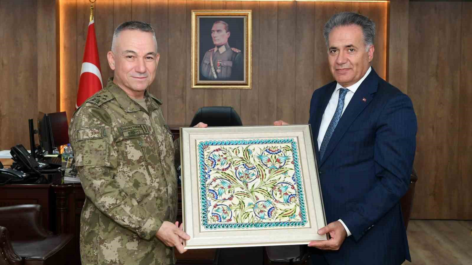 REKTÖR AKPOLAT’TAN 2.ORDU KOMUTANI GÜLTEKİN YARALI’YA ZİYARET