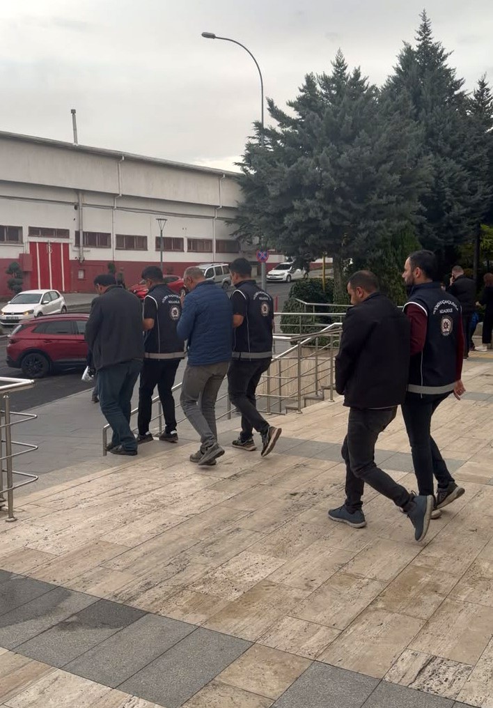 3 ŞÜPHELİ GÖÇMEN KAÇAKÇILIĞINDAN TUTUKLANDI