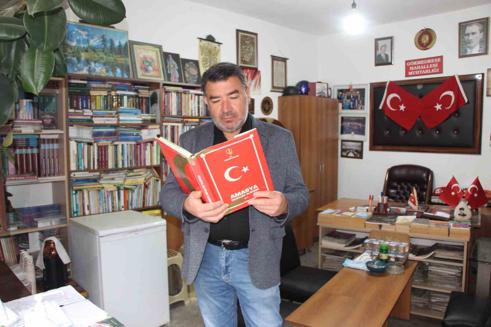 5 BİN KİTAP TOPLAYIP MUHTARLIĞI MİNİ KÜTÜPHANEYE DÖNÜŞTÜRDÜ
