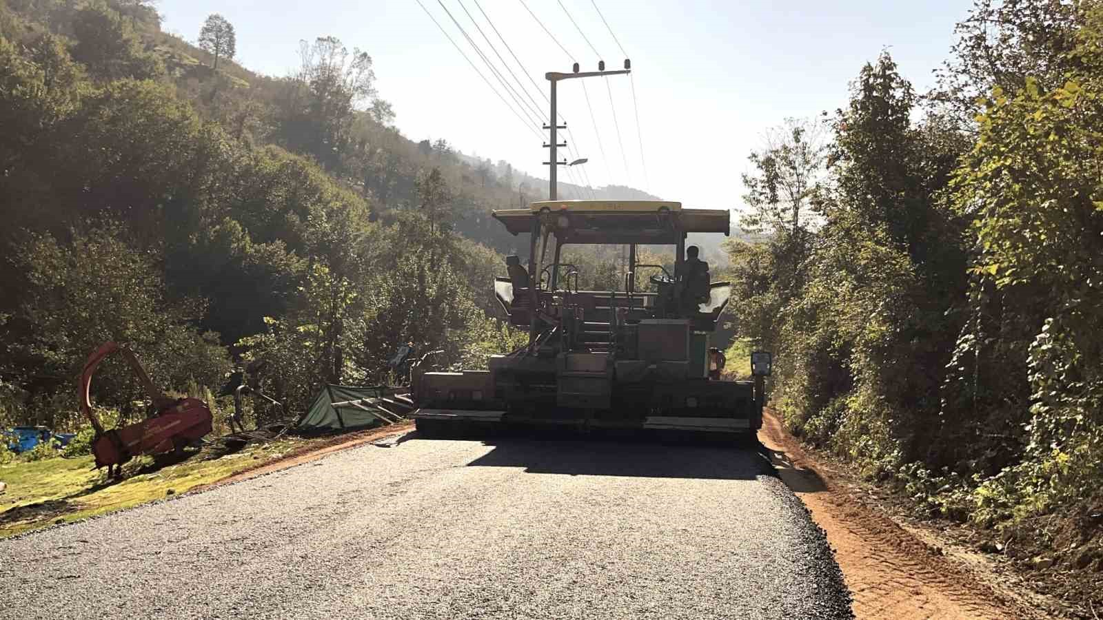 YIĞILCA’DA ASFALT ÇALIŞMALARI SÜRÜYOR