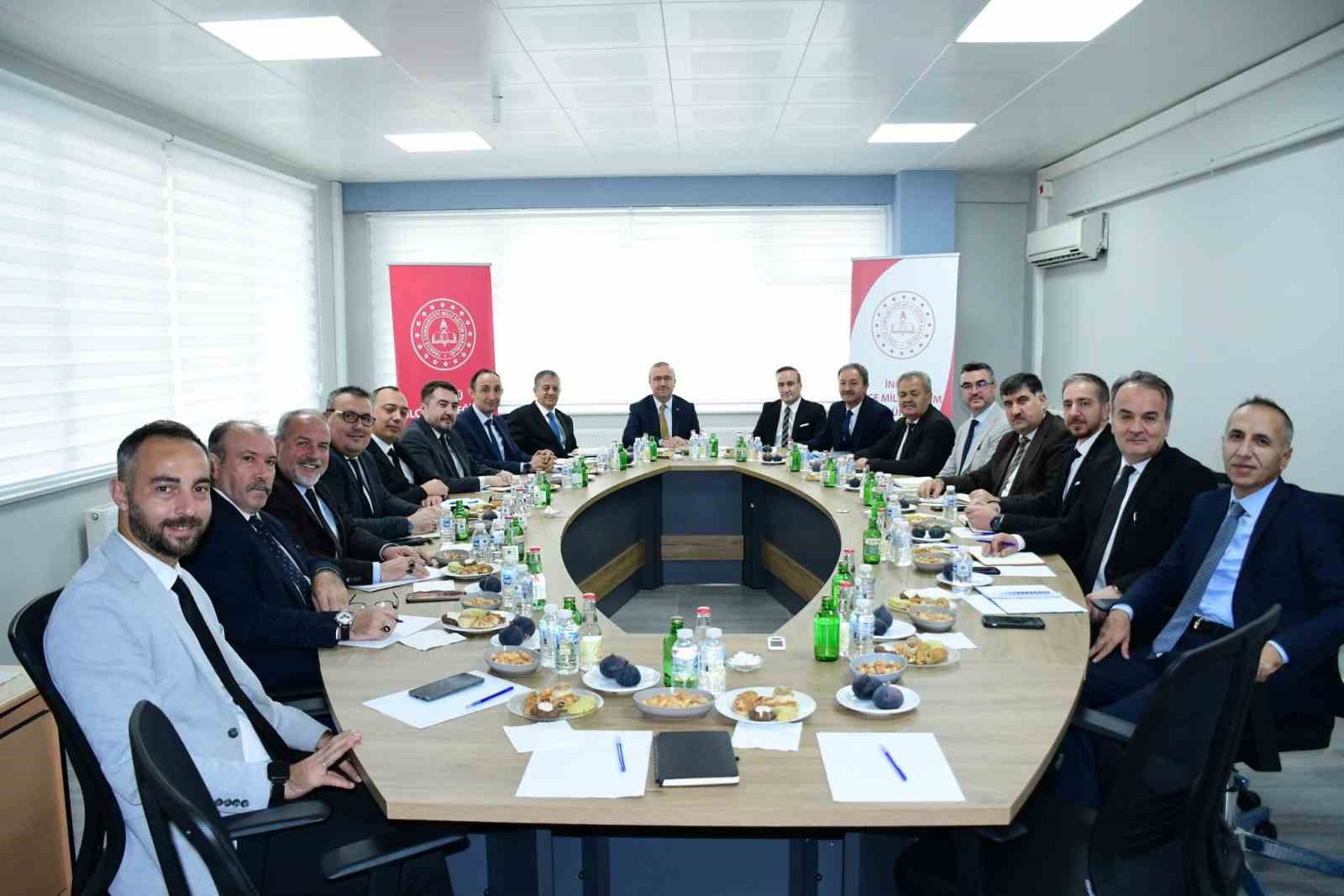 İLÇE MİLLİ EĞİTİM MÜDÜRLERİ İNÖNÜ’DE BİR ARAYA GELDİ