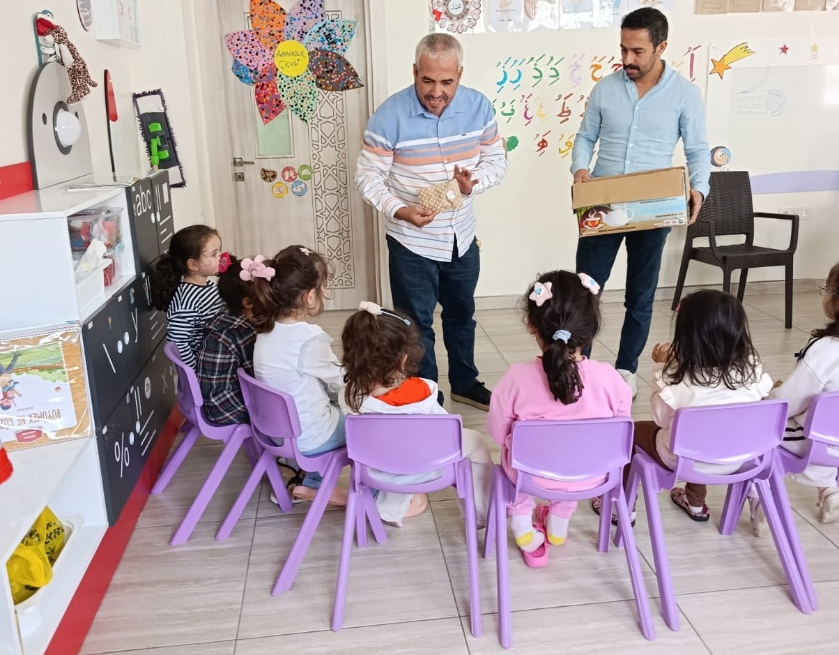 GAZİANTEP’TE ÇOCUKLAR İÇİN ETKİNLİK YAPILARAK HEDİYE DAĞITILDI