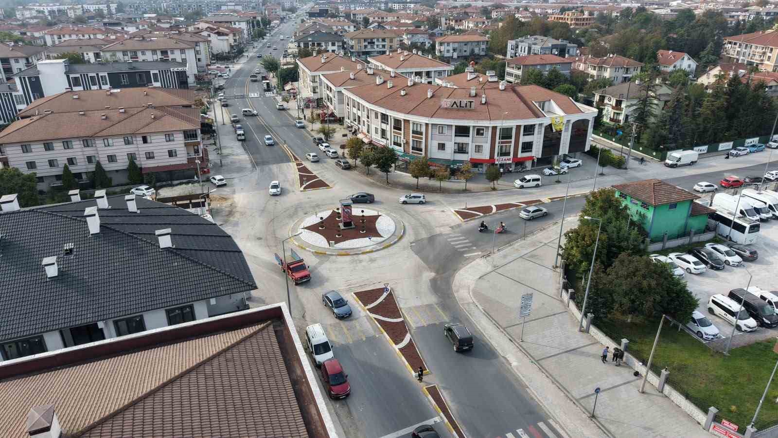 DÜZCE ŞEHİR MERKEZİNDE TRAFİK AKIŞINA DÜZEN GELDİ
