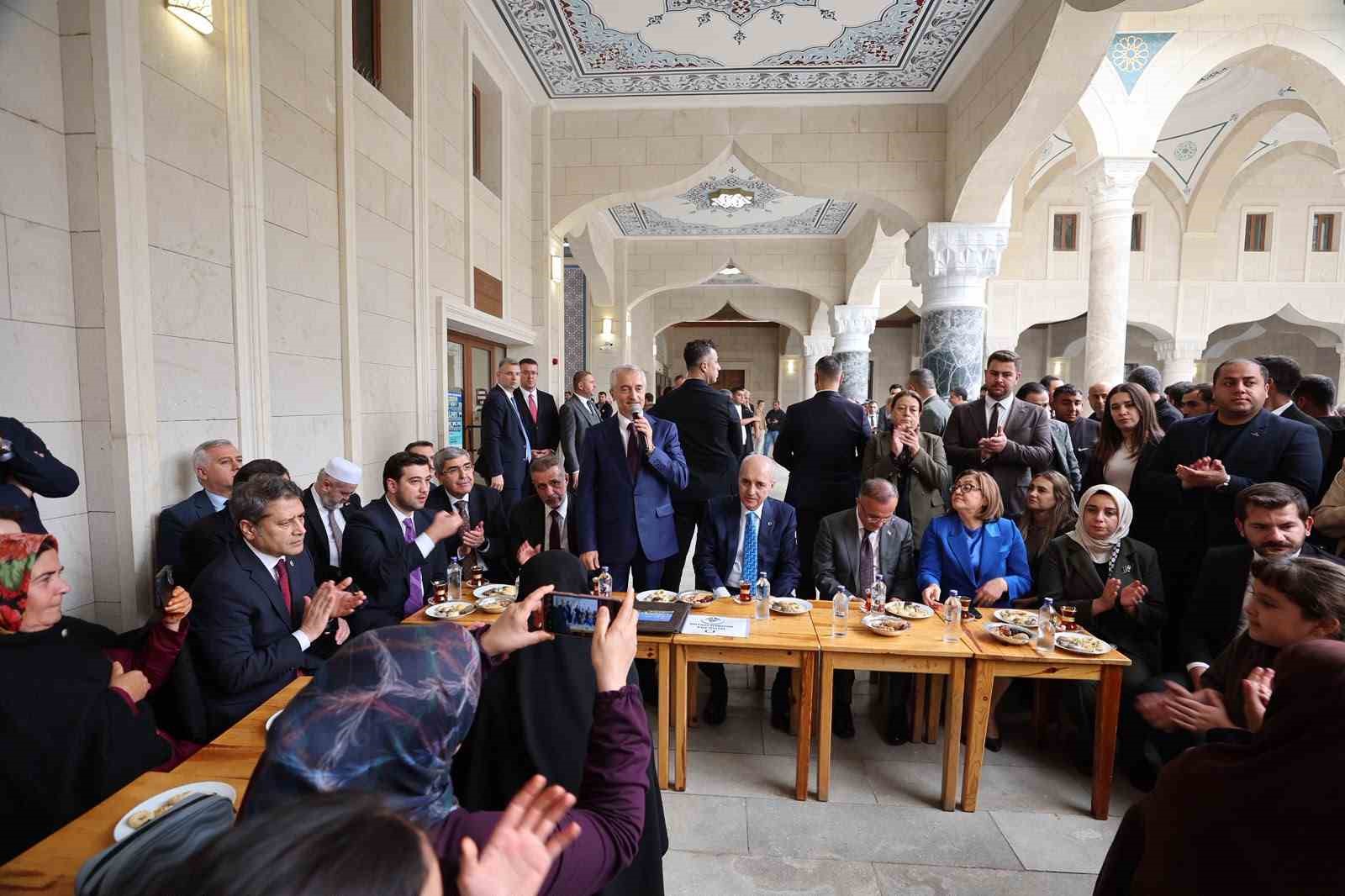 TBMM BAŞKANI NUMAN KURTULMUŞ ŞAHİNBEY MİLLET CAMİİ’Nİ ZİYARET ETTİ