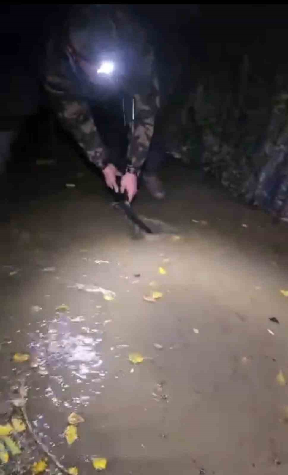 HAZAR GÖLÜ’NDE KAMPÇILAR FIRTINAYA YAKALANDI