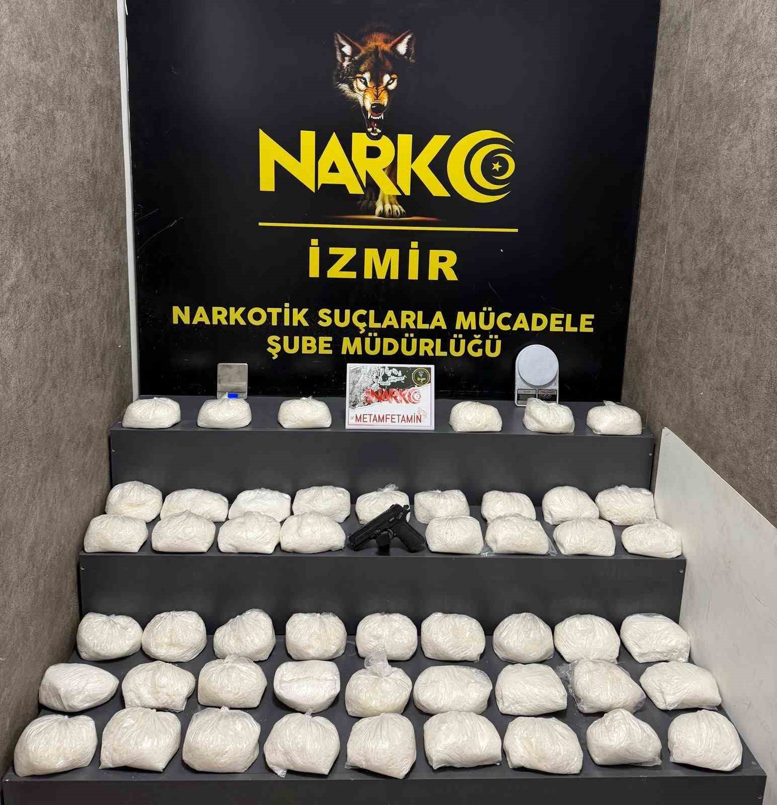 İZMİR’DE 32 KİLO METAMFETAMİN MADDESİ ELE GEÇİRİLDİ