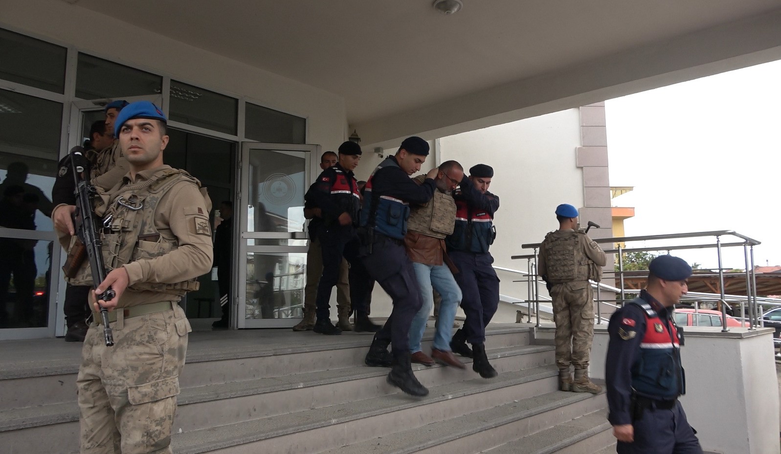 KASTAMONU’DA 4 KİŞİNİN ÖLDÜRÜLDÜĞÜ OLAYLA İLGİLİ BABA VE OĞLU TUTUKLANDI