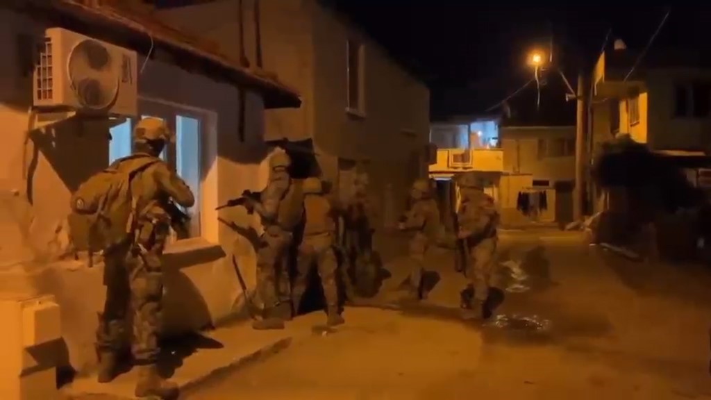 EDREMİT KÖRFEZİ’NDE HUZUR OPERASYONU: 20 GÖZALTI