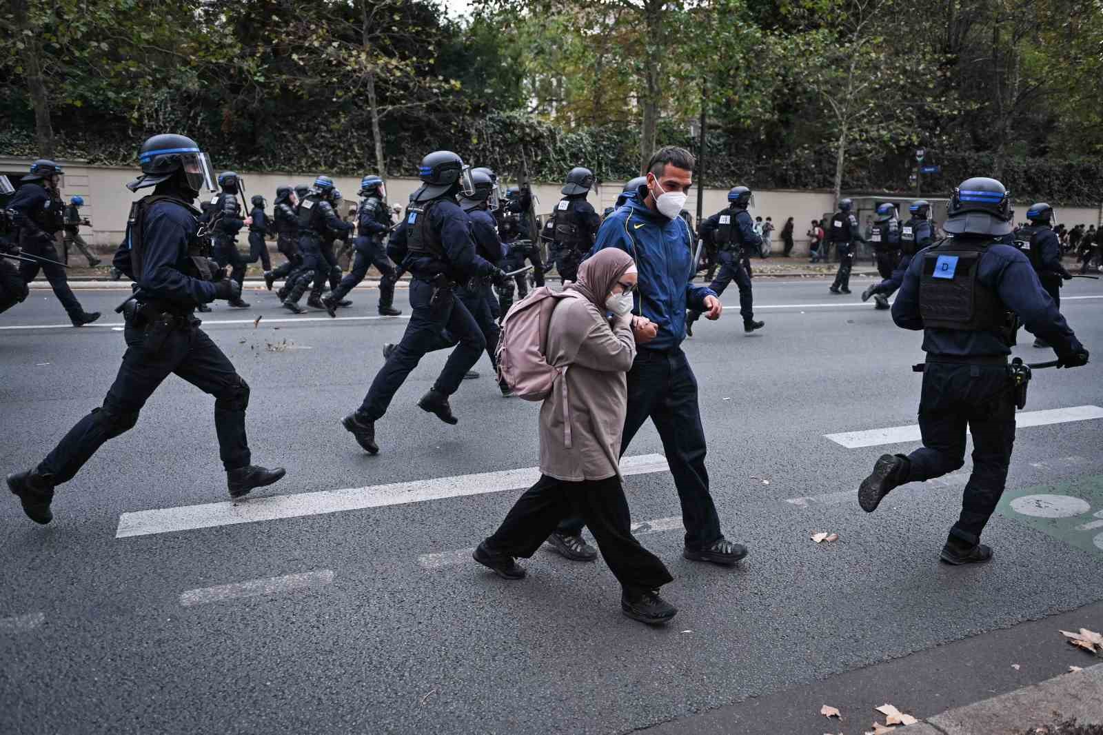 FRANSA’DA DEVAM EDEN ÖĞRENCİ PROTESTOLARINDA 160 BİNDEN FAZLA KİŞİ SOKAĞA İNDİ