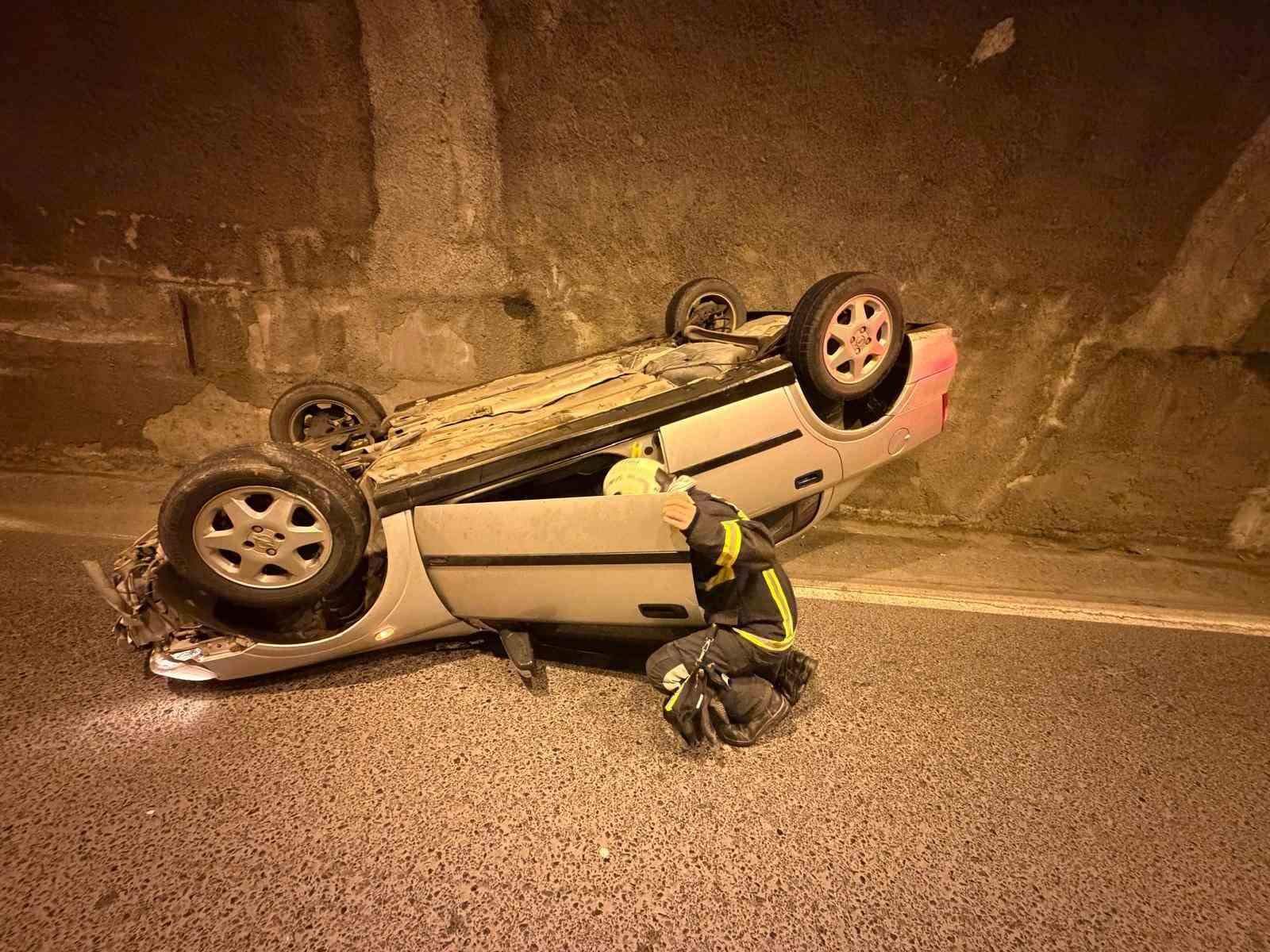 ZONGULDAK’TA TÜNELDE KONTROLDEN ÇIKAN OTOMOBİL TAKLA ATTI: 1 YARALI