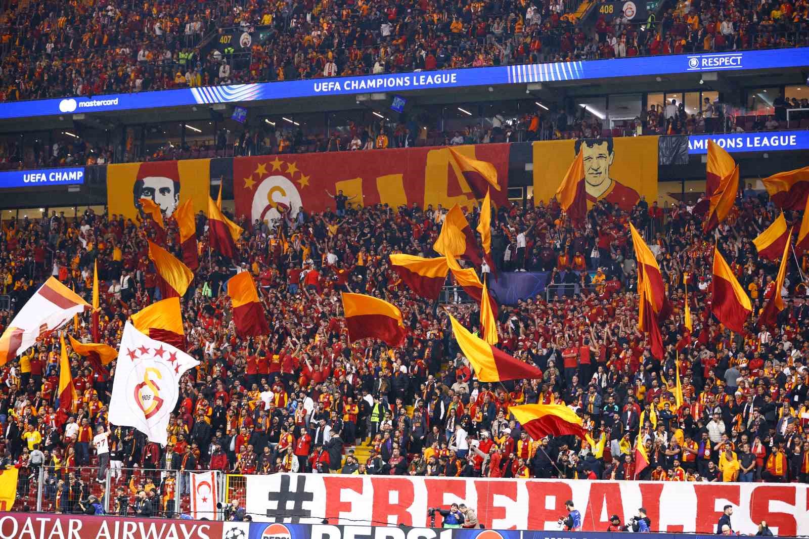 UEFA ŞAMPİYONLAR LİGİ: GALATASARAY: 0 - BARCELONA: 0 (MAÇ DEVAM EDİYOR)