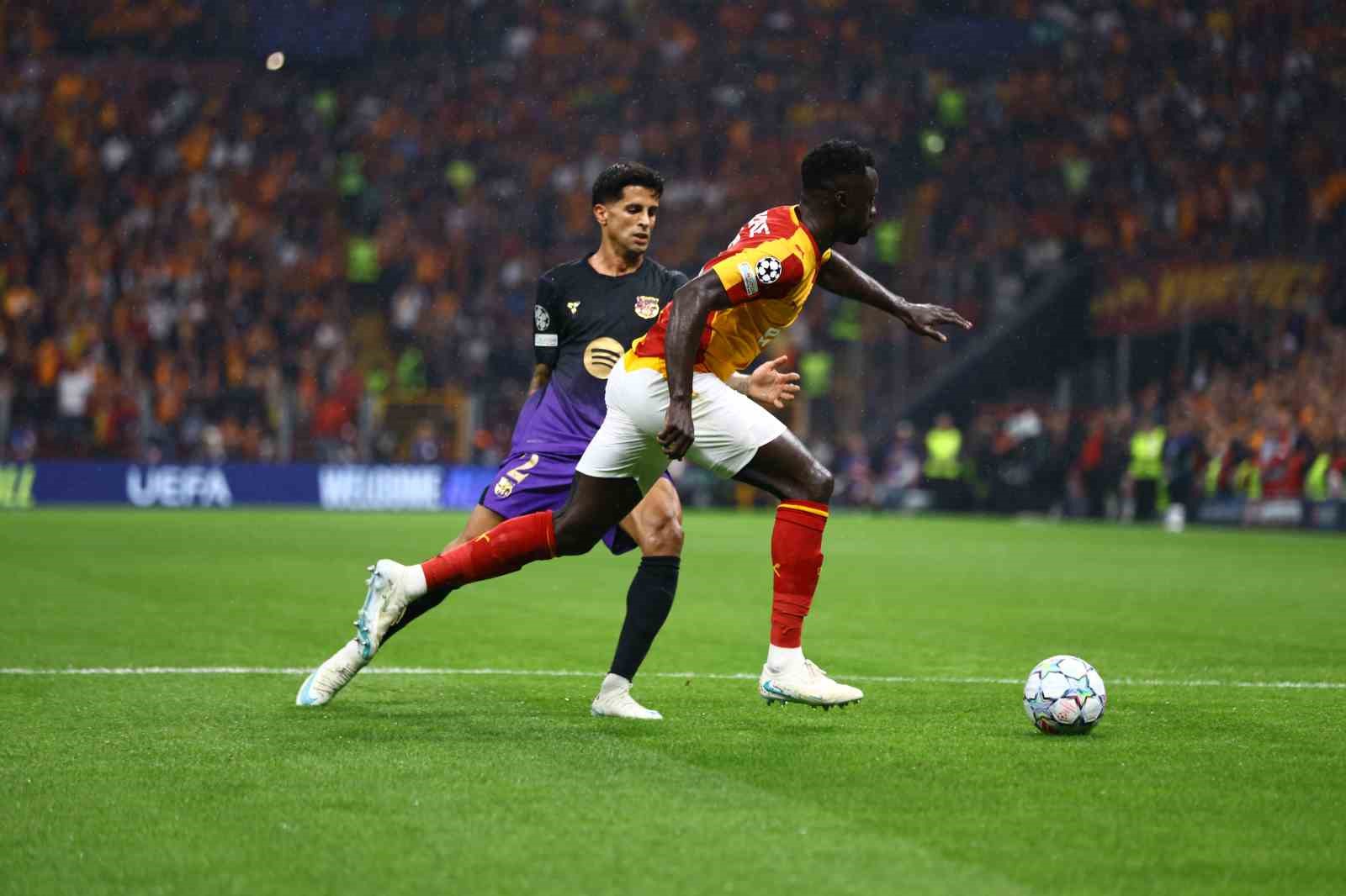 UEFA ŞAMPİYONLAR LİGİ: GALATASARAY: 1 - BARCELONA: 1 (İLK YARI)