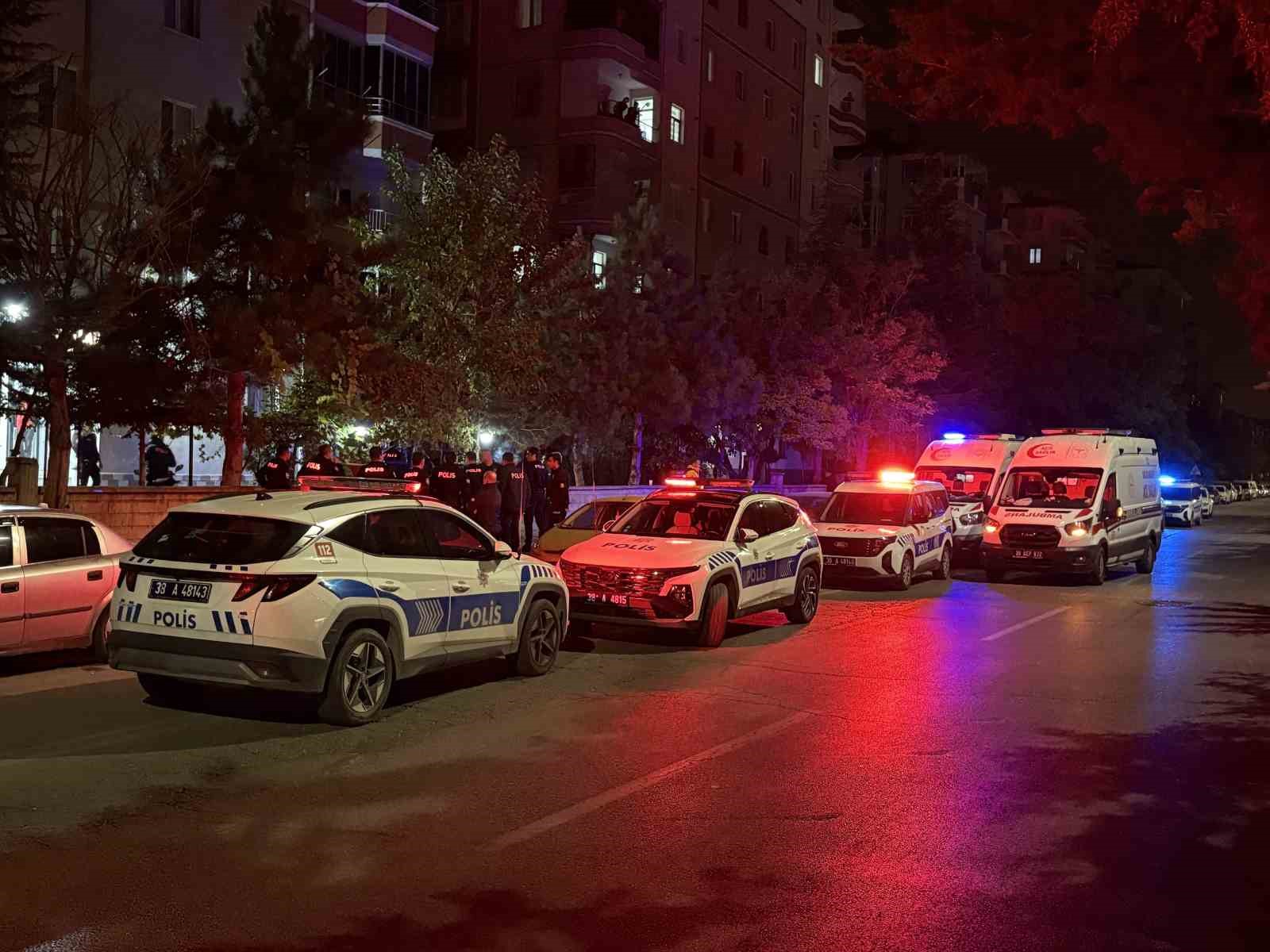 ÖNCE BABASINI ÖLDÜRDÜ, ARDINDAN İNTİHAR GİRİŞİMİNDE BULUNDU