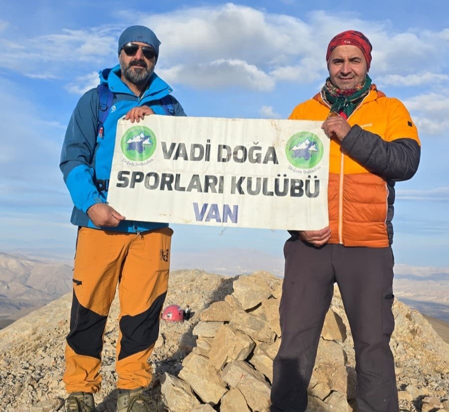 VAN’DA 3 BİN 600 RAKIMLI İSPİRİZ DAĞI’NA ZİRVE TIRMANIŞI