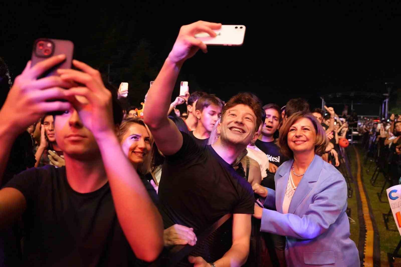 BAŞKAN AYŞE ÜNLÜCE TÜRKİYE’NİN İLK 5’İNDE