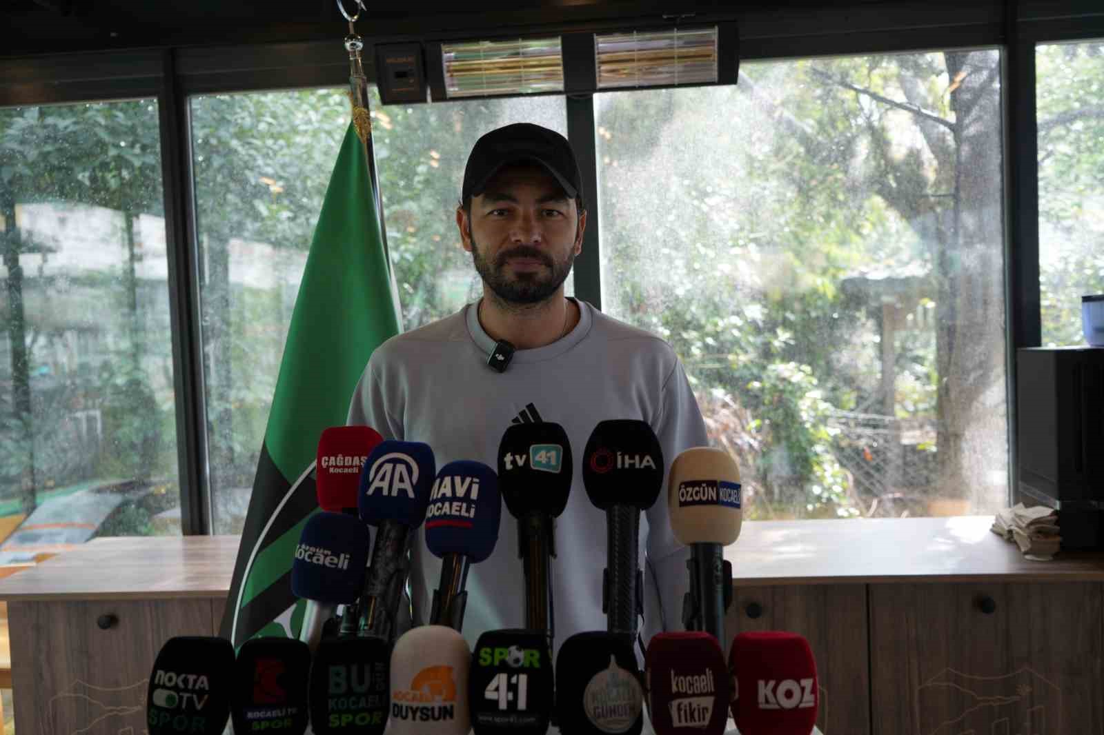 SELÇUK İNAN: "BEŞİKTAŞ KARŞILAŞMASINDAN ÇOK İYİ BİR OYUN VE MÜCADELEYLE AYRILDIK"
