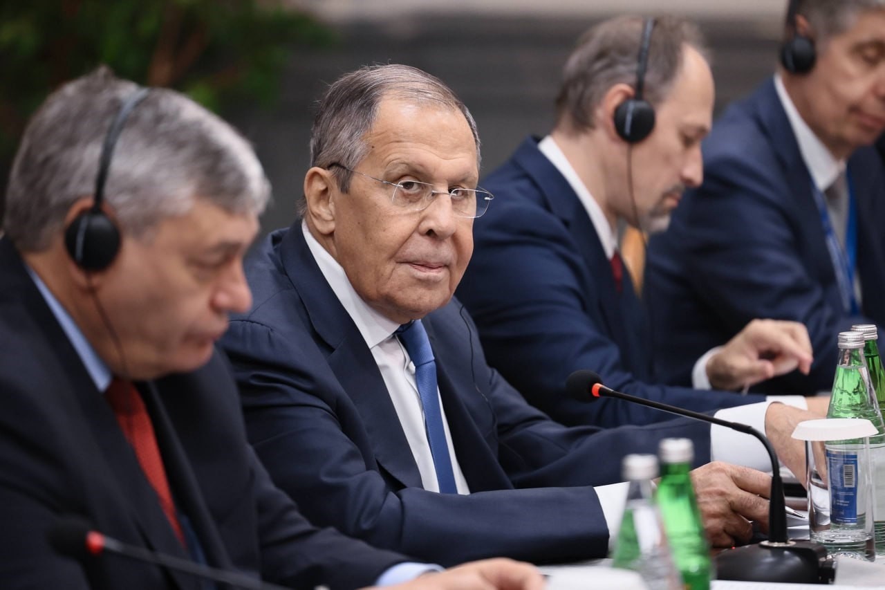 RUSYA DIŞİŞLERİ BAKANI LAVROV, BAKÜ’DE ÇİNLİ MEVKİDAŞI WANG İLE BİR ARAYA GELDİ
