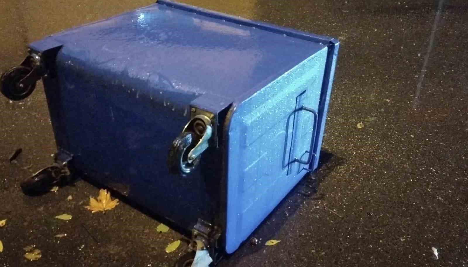 İSTANBUL’DA SAĞANAK YAĞIŞ ETKİSİNİ ARTTIRIYOR