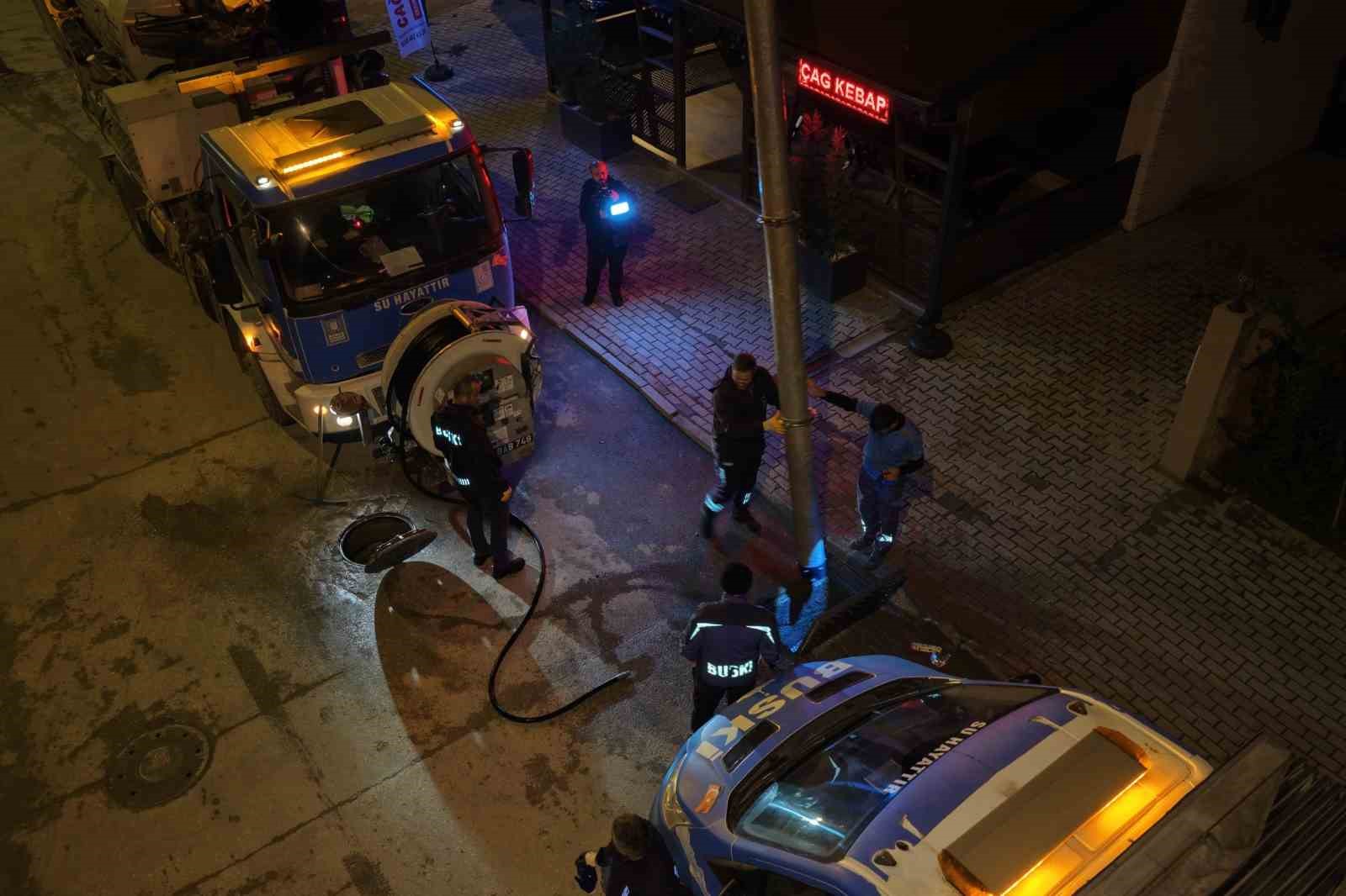BÜYÜKŞEHİR’DE YAĞMUR TEYAKKUZU: BİN 126 PERSONEL, 439 ARAÇ GÖREV BAŞINDA