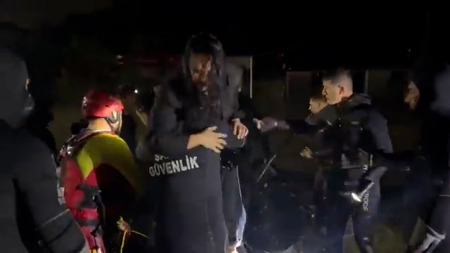 SARIYER’DE SELDE MAHSUR KALAN OYUNCU DEMET ÖZDEMİR KURTARILDI