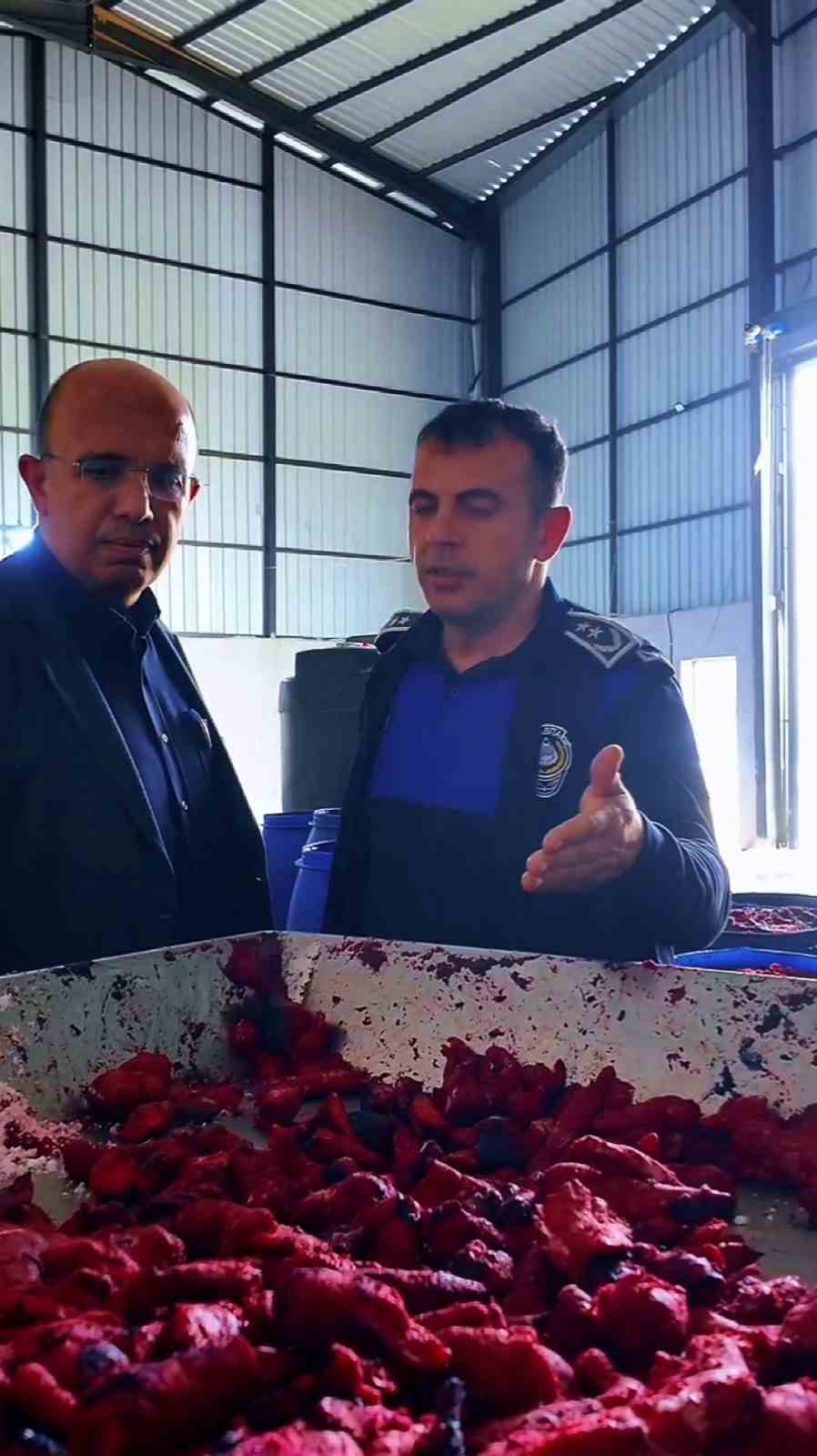 İHBAR ÜZERİNE GİDİLEN ADRESTE MİDE BULANDIRAN ŞARTLARDA GIDA ÜRETİLDİĞİ ORTAYA ÇIKTI