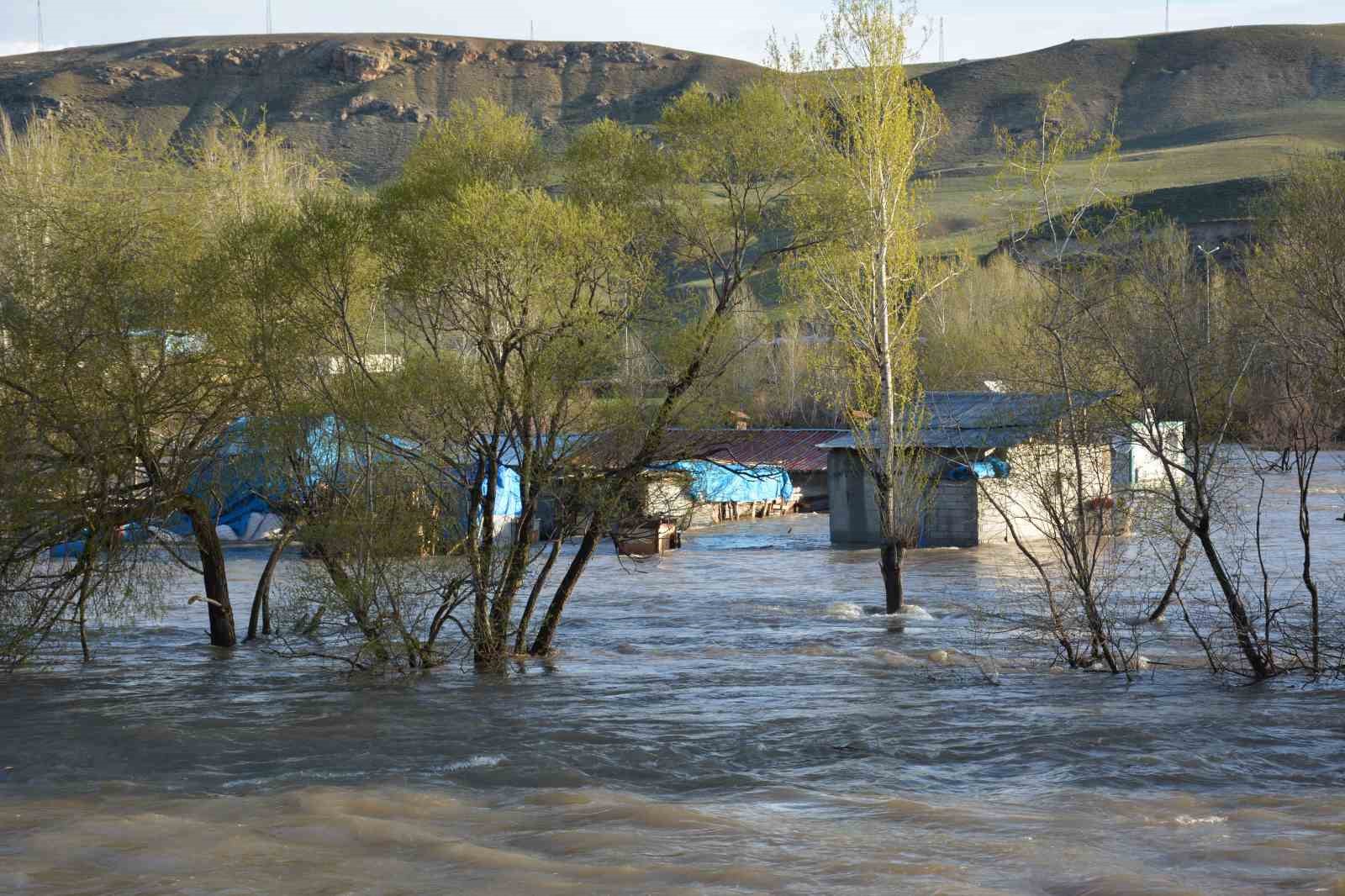 ERZİNCAN’DA TARIM ARAZİLERİ VE HAYVAN BARINAKLARI İÇİN UYARI