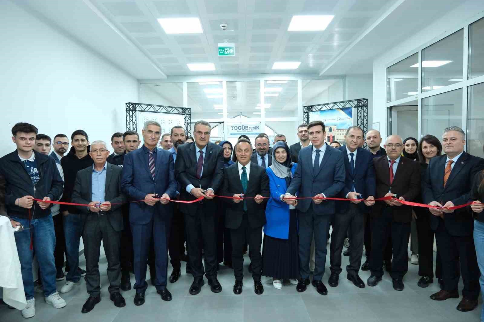 TOGÜ ÖĞRENCİLERİ BANKACILIĞI UYGULAMA LABORATUVARINDA ÖĞRENECEK