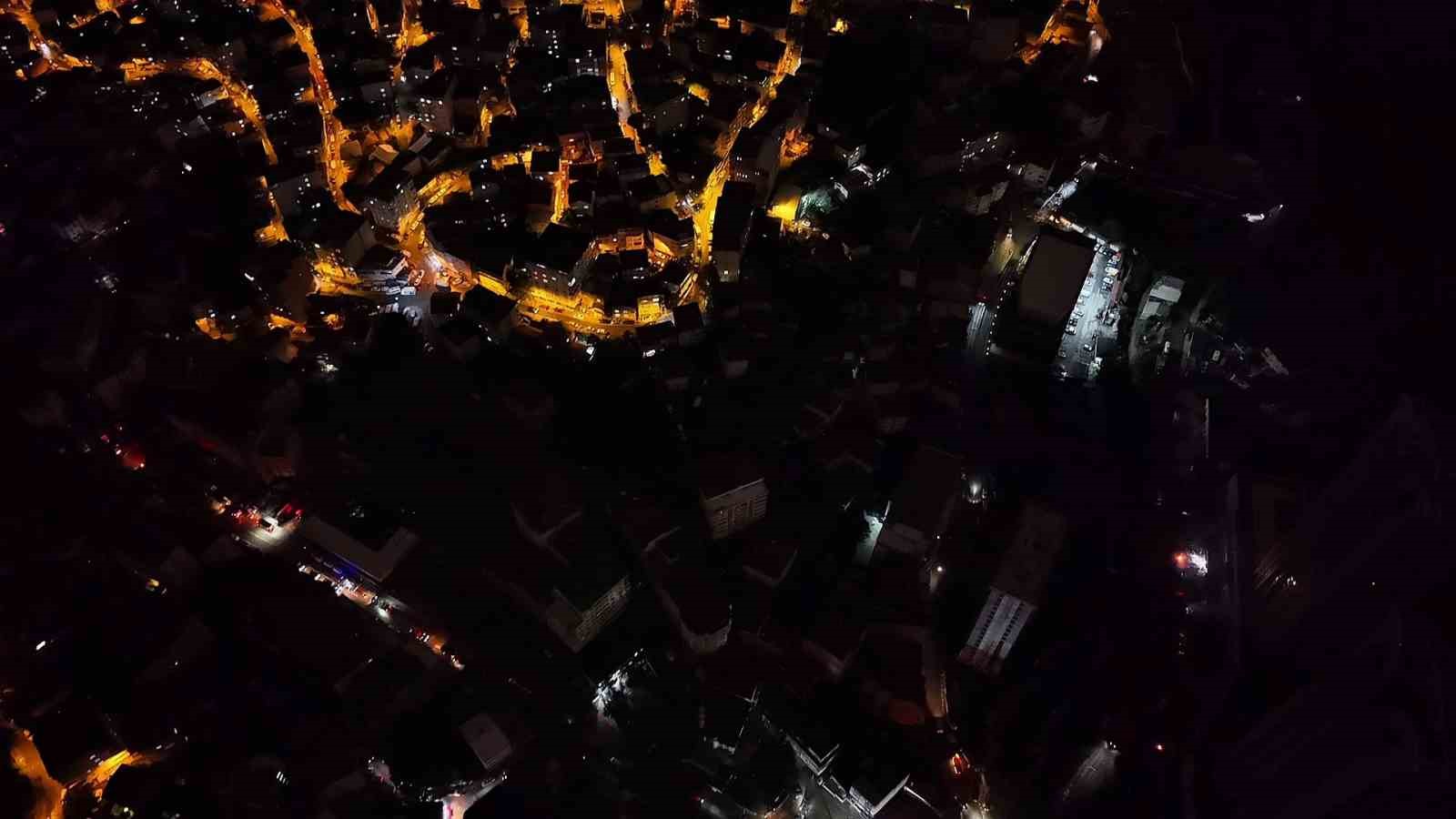 SARIYER AYAZAĞA’DA KARANLIĞA GÖMÜLEN MAHALLE HAVADAN GÖRÜNTÜLENDİ