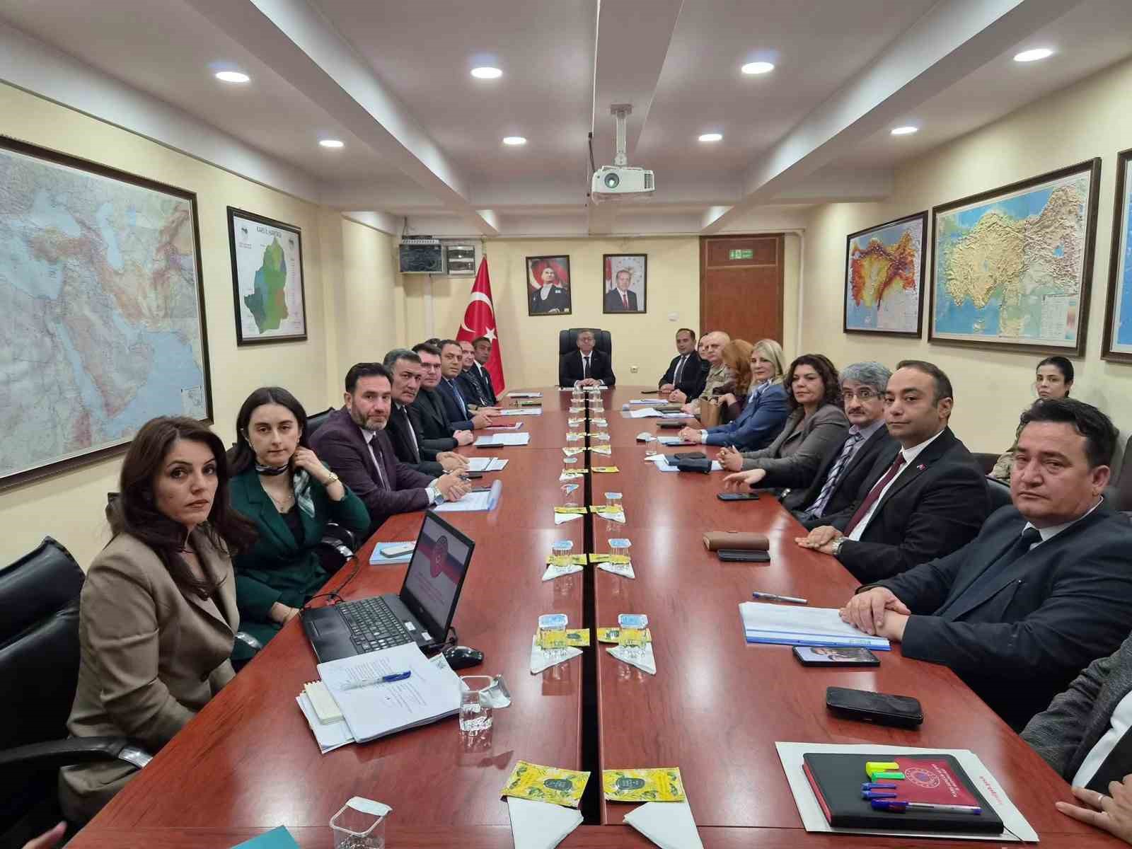 KARS’TA KADINA YÖNELİK ŞİDDETLE MÜCADELE MASAYA YATIRILDI