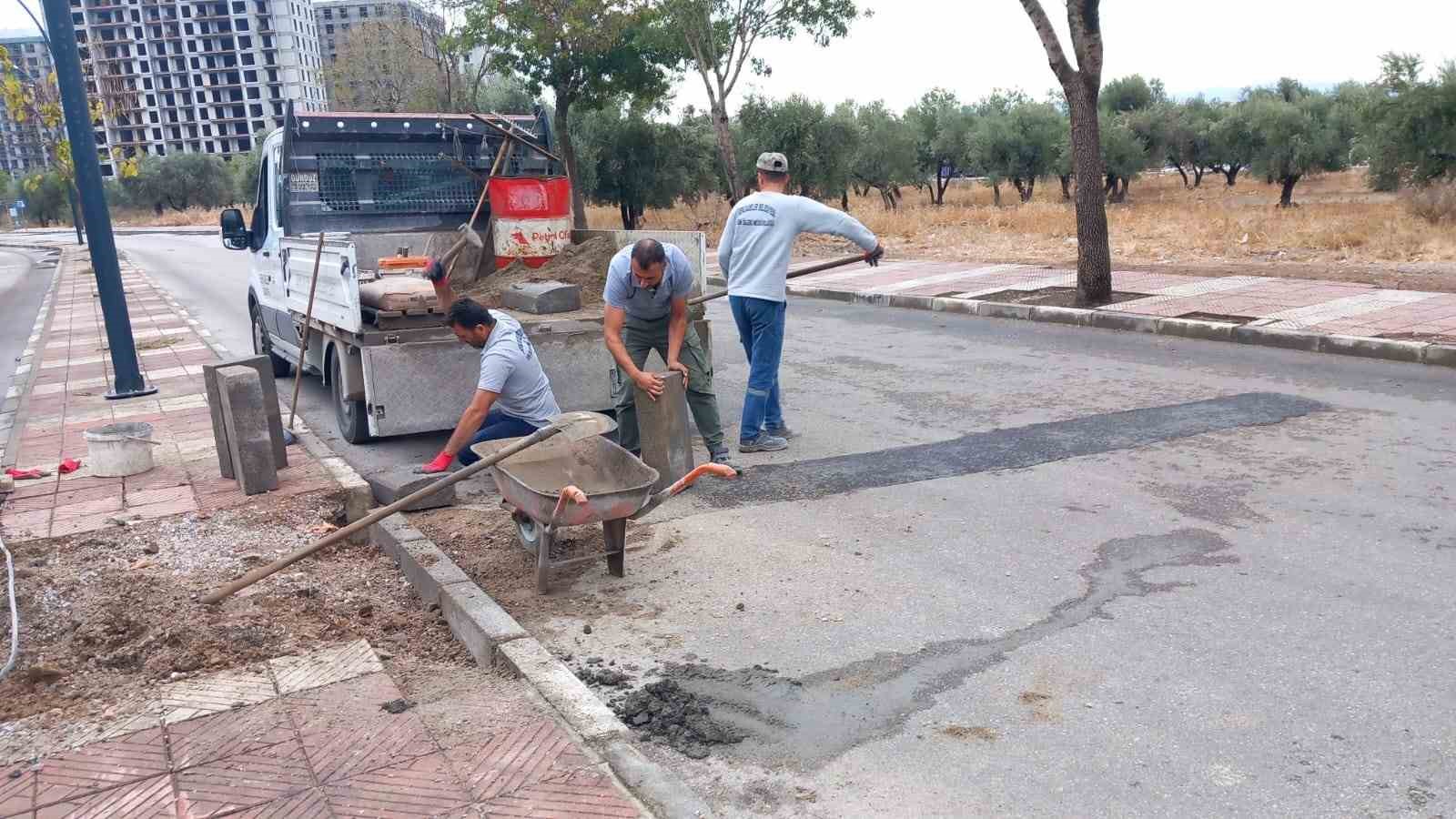 ALTYAPI ÇALIŞMALARI SONRASI TAHRİP OLAN YOL VE KALDIRIMLAR YENİLENİYOR