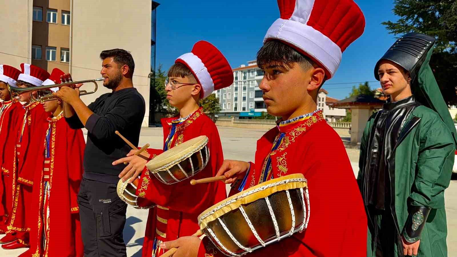 LİSE ÖĞRENCİLERİ ‘MEHTERAN TAKIMI’ KURDU