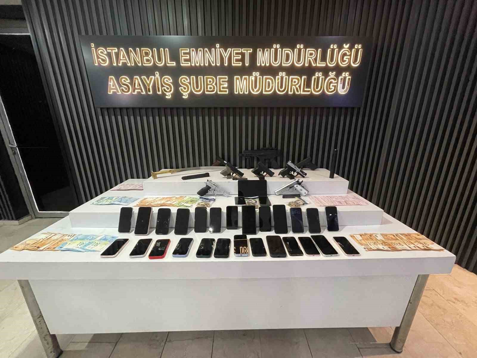 SAHTE KİMLİKLE ESTETİK OPERASYONU OLMAK İSTEDİ KIRMIZI BÜLTENLE ARANDIĞI ORTAYA ÇIKTI: 8 ŞÜPHELİ ADLİYEYE SEVK EDİLDİ