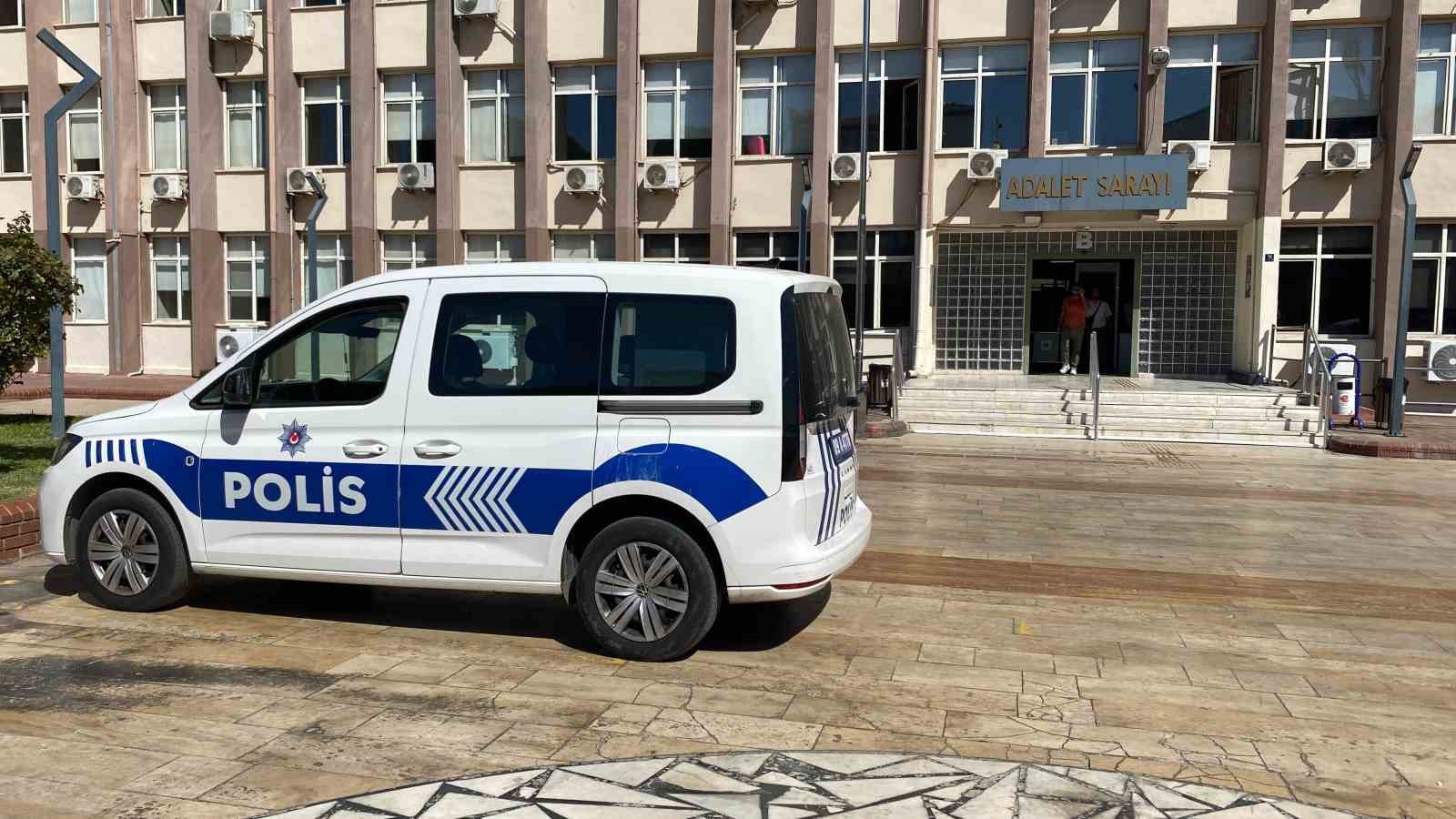 FETÖ FİRARİSİ POLİSTEN KAÇAMADI, APARTMAN BOŞLUĞUNDAN İTFAİYE İNDİRDİ