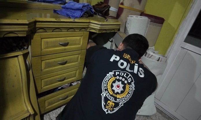 MERSİN’DEKİ YASA DIŞI BAHİS VE DOLANDIRICILIK OPERASYONUNDA 33 ŞÜPHELİ TUTUKLANDI