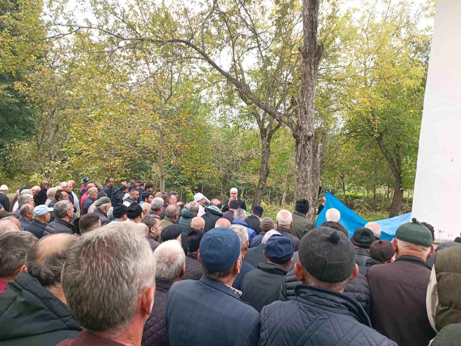 İSTANBUL’DAKİ SEL FELAKETİNDE HAYATINI KAYBEDEN AHMET USTA, SİNOP’TA TOPRAĞA VERİLDİ
