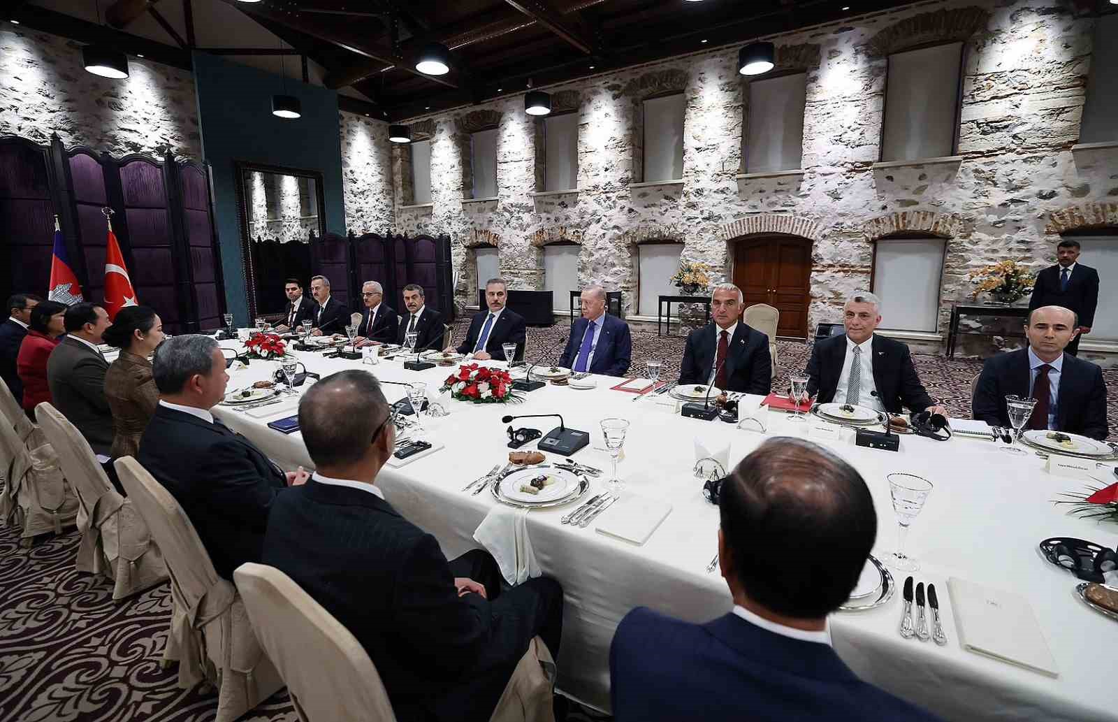 BAKAN BOLAT: "TÜRKİYE İLE KAMBOÇYA ARASINDAKİ TİCARİ İŞ BİRLİĞİNİ GELİŞTİRMEYİ HEDEFLİYORUZ"