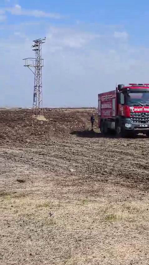 EŞİYLE TARTIŞTI, YÜKSEK GERİLİM HATTI DİREĞİNE BAĞLADIĞI İPLE İNTİHAR ETTİ