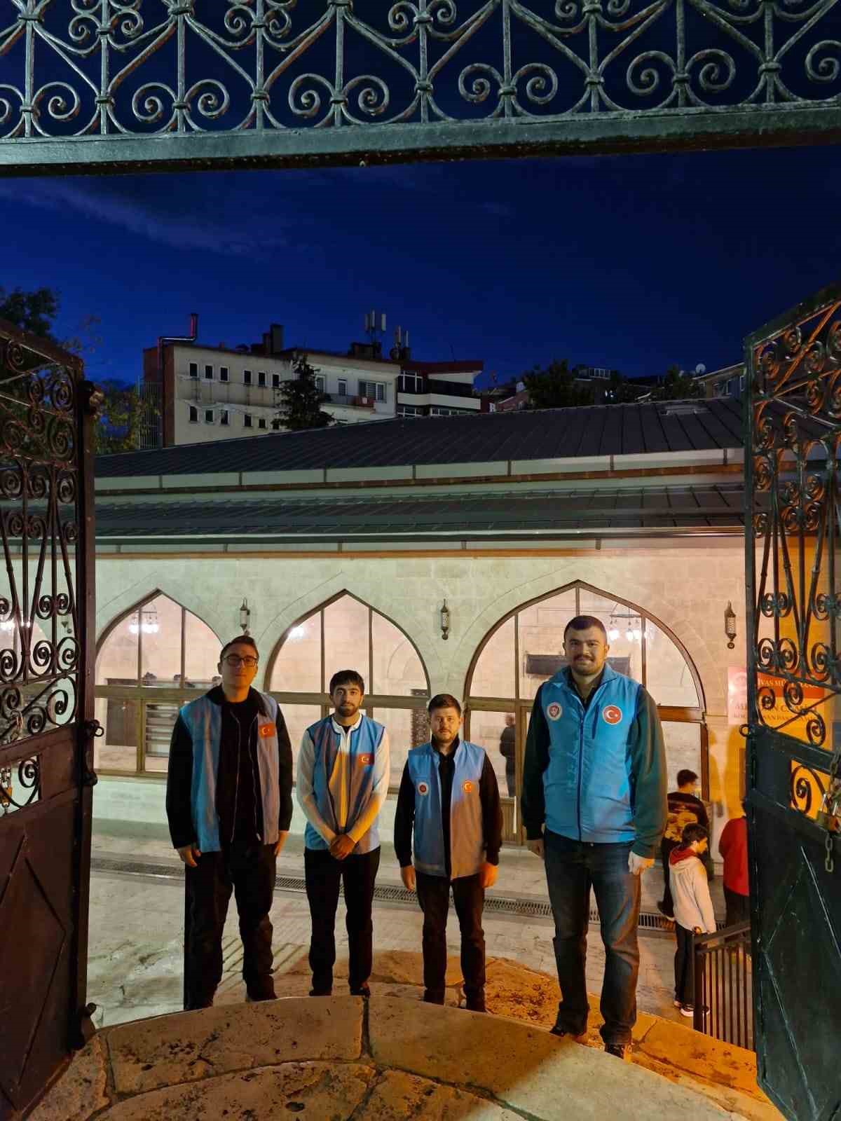 SİVAS’TA GENÇLERDEN ESNAFA ANLAMLI SİFTAH GELENEĞİ