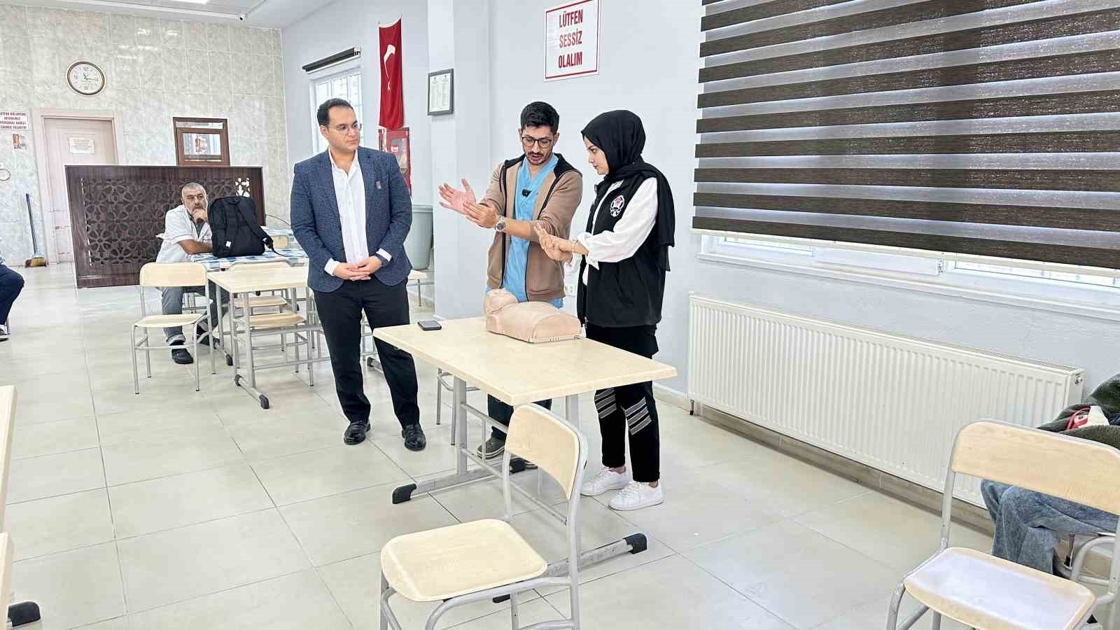 MARDİN’DE HAYAT KURTARAN "HEİMLİCH" MANEVRASI ANLATILDI