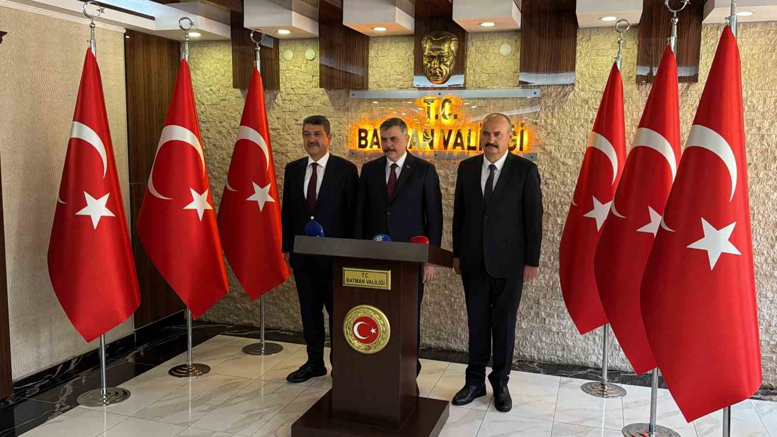 İÇİŞLERİ BAKANI ÇİFTÇİ, BATMAN VALİLİĞİNİ ZİYARET ETTİ