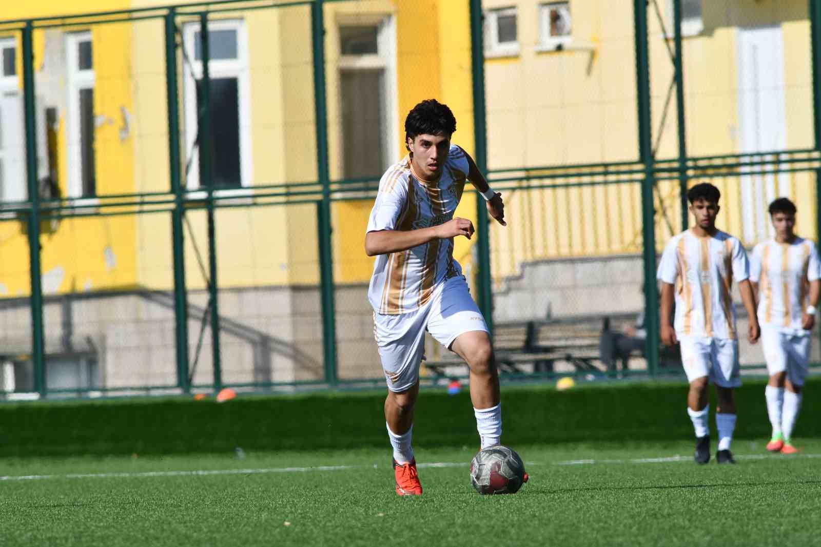 AHMET HÜSEYİN ALTUN 4 MAÇTA 6 GOL ATTI