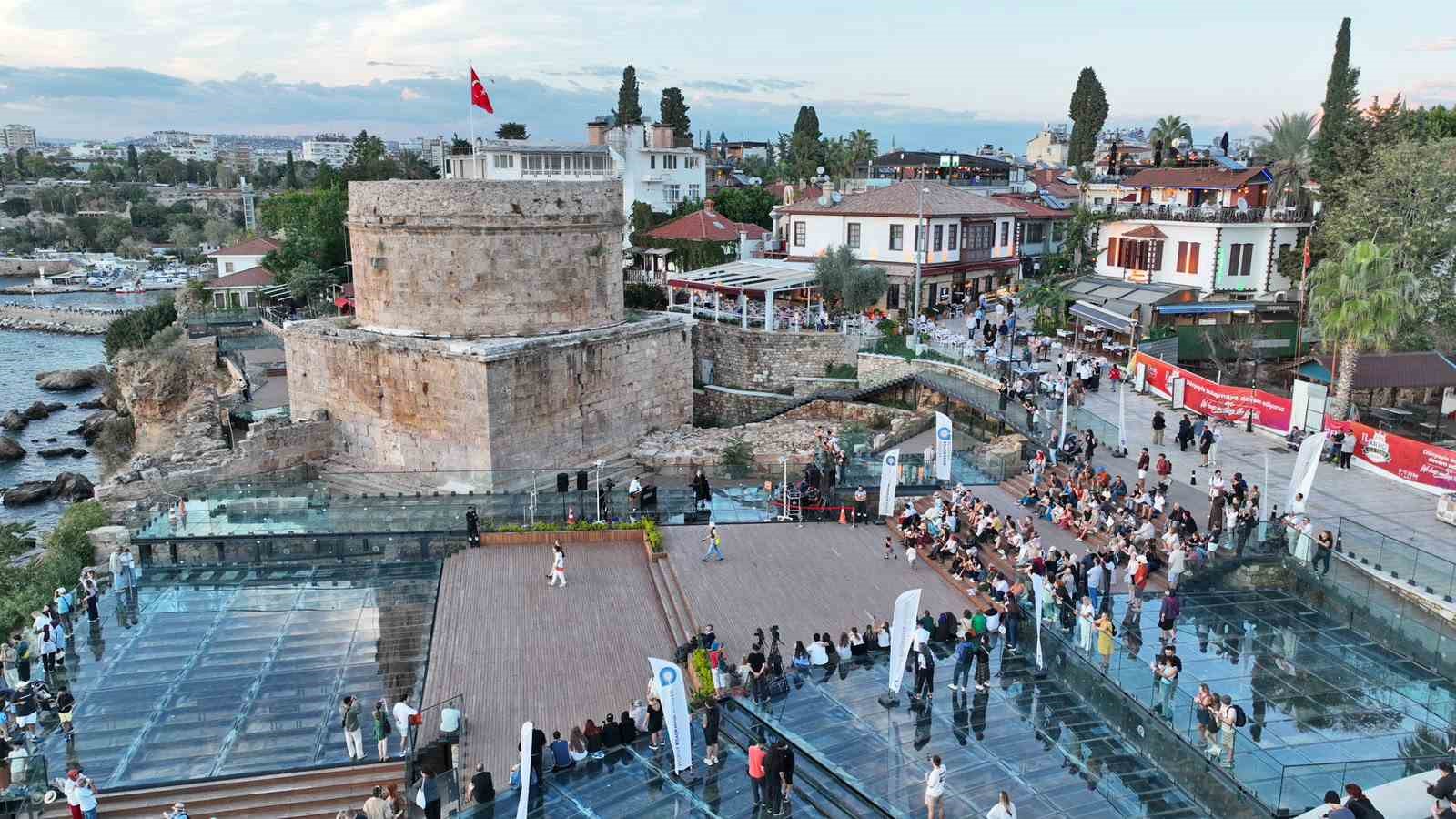HIDIRLIK KULESİ’NDE "GÜN BATIMI KONSERLERİ" SÜRÜYOR