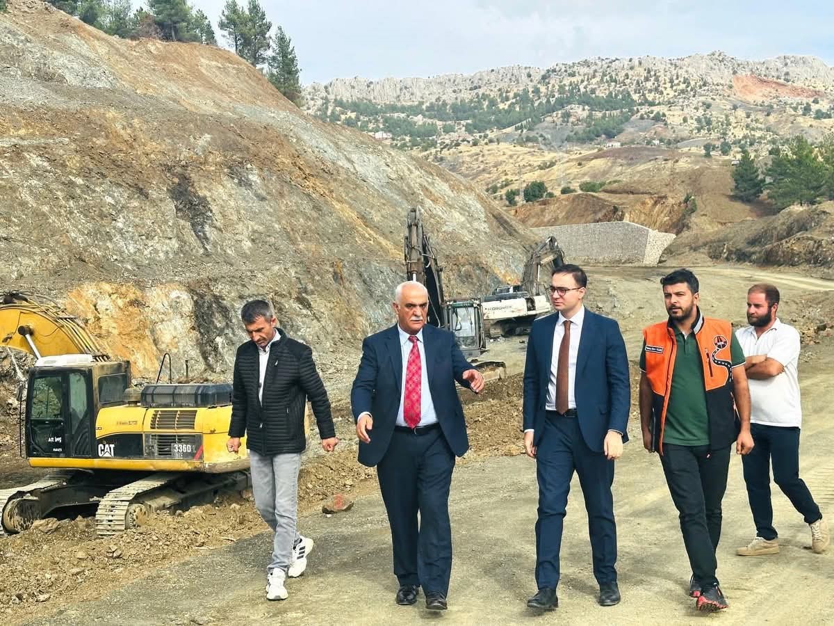SİNCİK-KAHTA KARAYOLUNDA ÇALIŞMALAR DEVAM EDİYOR