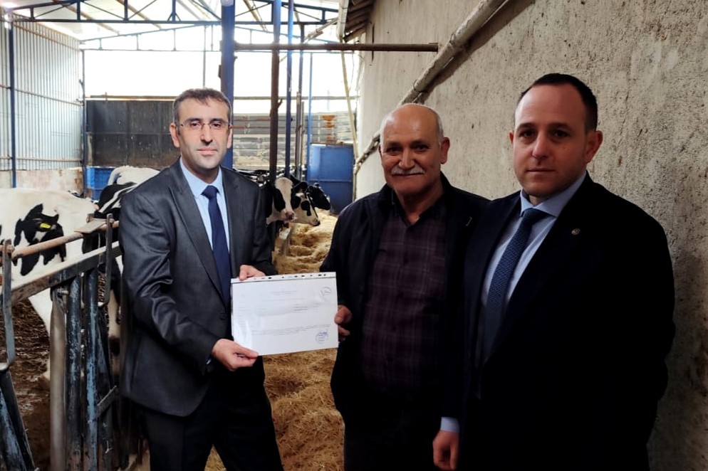 UŞAK’TA İKİ İŞLETME DAHA HASTALIKTAN ARİ BELGESİ ALDI