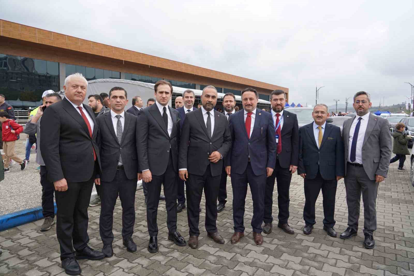 İSTANBUL MİLLETVEKİLİ KARAYEL, BARÜ’DE BİLİMFEST ETKİNLİK ALANINI GEZDİ