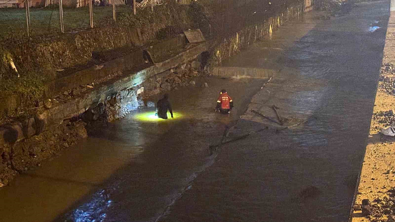 ZONGULDAK’TA EVE SİLAHLA ATEŞ AÇAN BELEDİYE ÇALIŞANI TUTUKLANDI