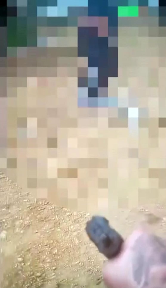 KURUSIKI TABANCAYLA AKRANLARINI TEHDİT EDİP GÖRÜNTÜLERİNİ PAYLAŞTI