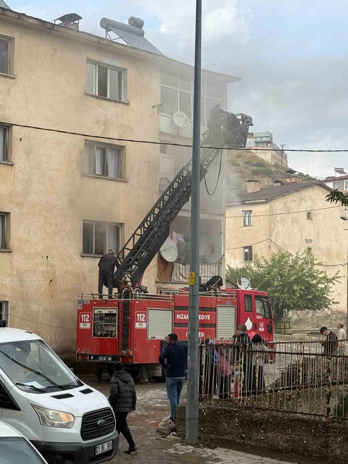 HİZAN’DA EV YANGINI BÜYÜMEDEN SÖNDÜRÜLDÜ