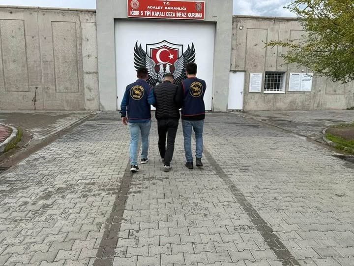 IĞDIR’DA 11 YIL 1 AY HAPİS CEZASIYLA ARANAN ŞAHIS YAKALANDI
