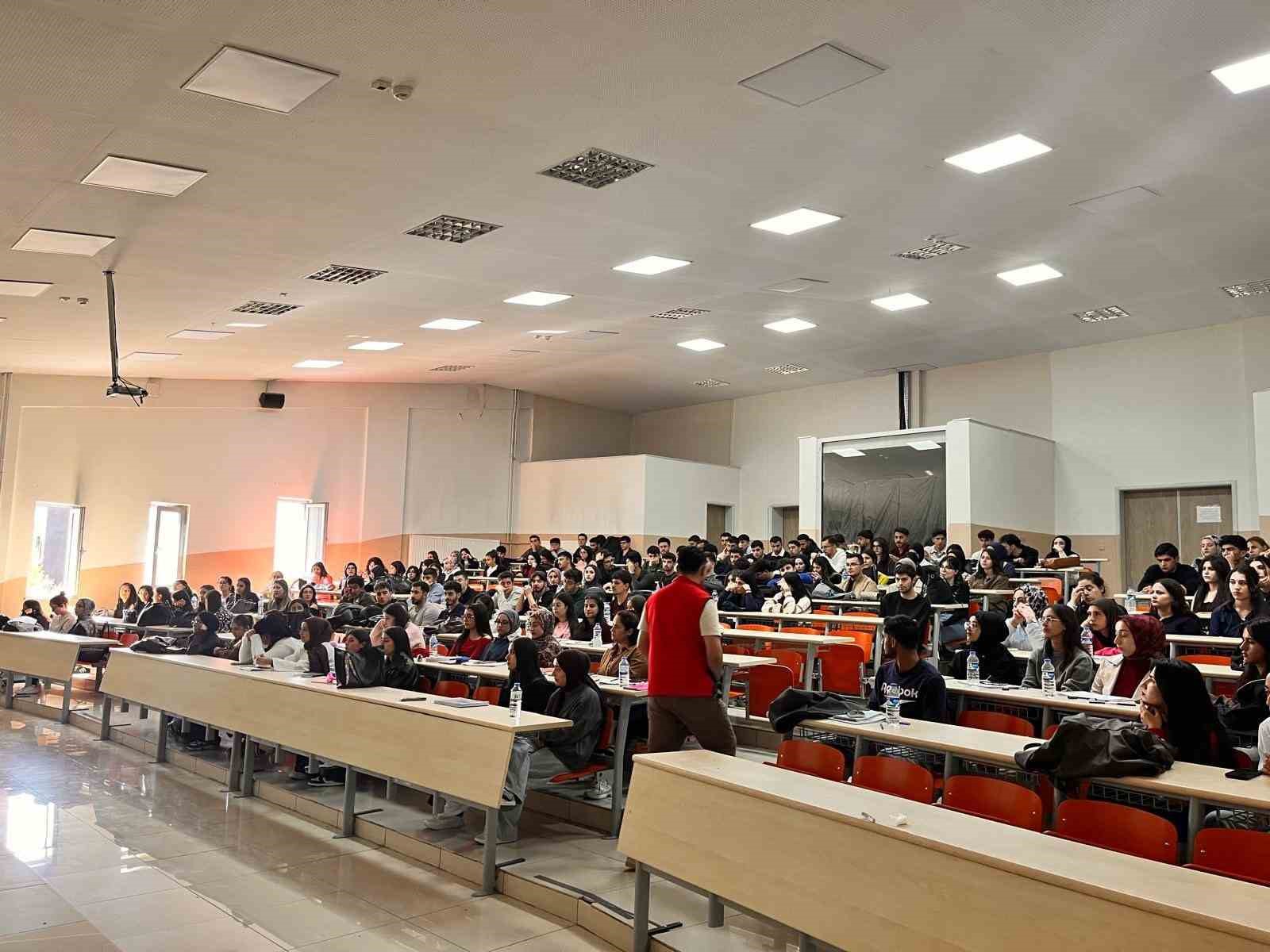 KARS’TA BİN 985 ÜNİVERSİTE ÖĞRENCİSİNE "EL ELE GÜVENLİ GELECEĞE" SEMİNERİ